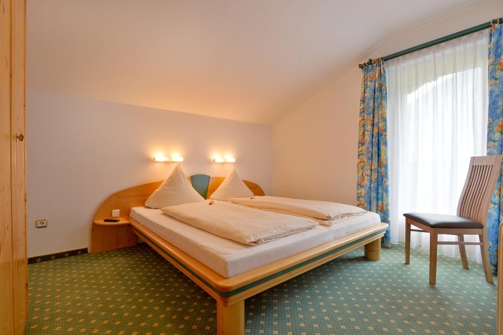 Gaestehaus Alpengruss Mayrhofen Room photo