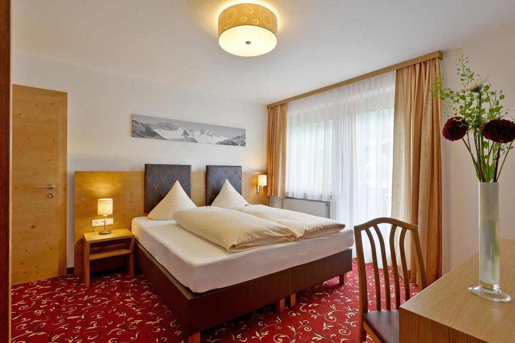 Gaestehaus Alpengruss Mayrhofen Room photo